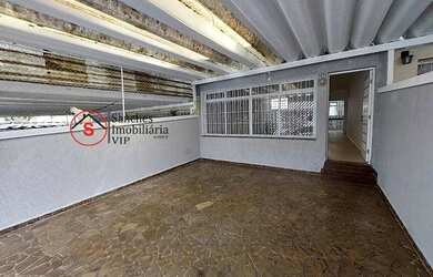 Imagem: A casa possui 3 Dormitórios, 3 Banheiros, 2 Vagas na garagem