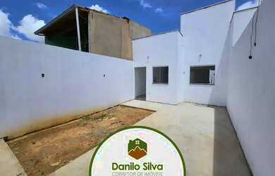 Imagem: A casa possui 2 Dormitórios, 1 Banheiro, 2 Vagas na garagem