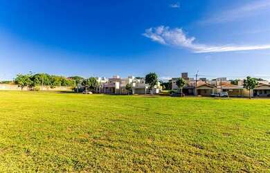 Imagem: O terreno possui 262m² de Área e está localizado em Piracicamirim