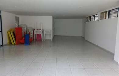 Imagem: O apartamento possui 3 Dormitórios, 1 Banheiro, 2 Vagas na