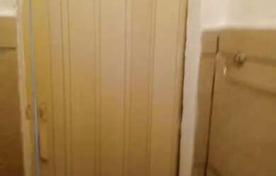 Imagem: A casa possui 1 Dormitório, 1 Banheiro, 1 Vaga na garagem e