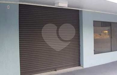 Imagem: O apartamento possui 1 Dormitório, 2 Banheiros, 3 Vagas na