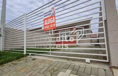 Imagem: A casa possui 2 Dormitórios, 1 Banheiro, 2 Vagas na garagem