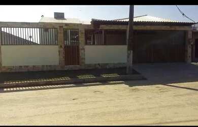 Imagem: A casa possui 5 Dormitórios, 4 Banheiros, 2 Vagas na garagem