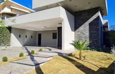 Imagem: A casa em condomínio possui 3 Dormitórios, 3 Banheiros, 4