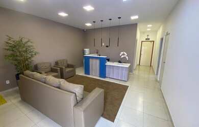 Imagem: A casa possui 5 Dormitórios, 5 Banheiros, 5 Vagas na garagem