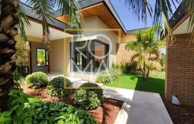 Imagem: A casa em condomínio possui 5 Dormitórios, 5 Banheiros, 5