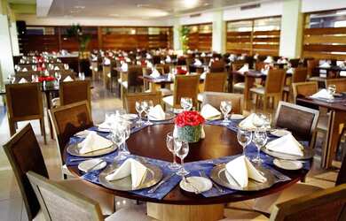 Imagem: A casa possui 3 Dormitórios, 2 Banheiros, 3 Vagas na garagem