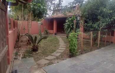 Imagem: A casa possui 5 Dormitórios, 5 Banheiros, 4 Vagas na garagem