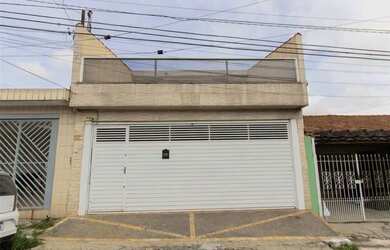 Imagem: A casa possui 2 Dormitórios, 3 Banheiros, 2 Vagas na garagem