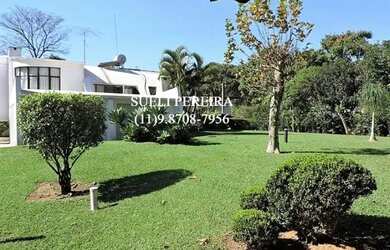 Imagem: A casa em condomínio possui 5 Dormitórios, 5 Banheiros, 4