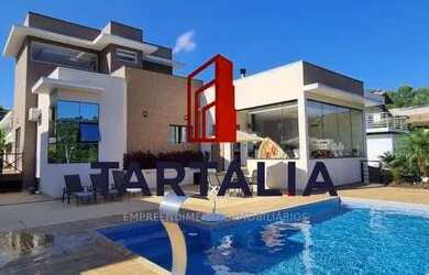 Imagem: A casa em condomínio possui 4 Dormitórios, 5 Banheiros, 4