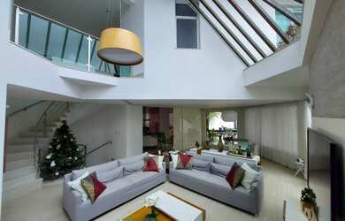 Imagem: A casa em condomínio à venda possui 5 Dormitórios, 5 Banheiros