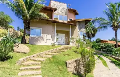 Imagem: A casa possui 4 Dormitórios, 1 Banheiro, 368m² de Área e