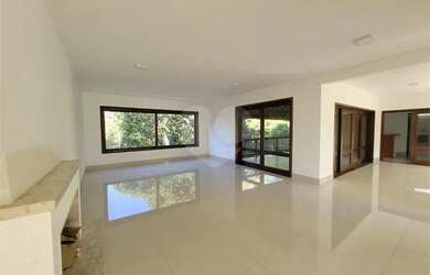 Imagem: A casa em condomínio possui 3 Dormitórios, 5 Banheiros, 3