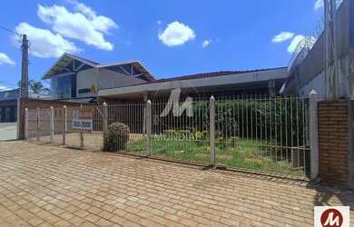 Imagem: O depósito possui 5 Vagas na garagem e 333m² de Área e está