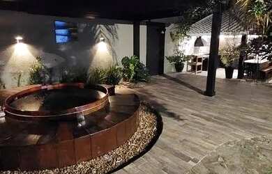 Imagem: A casa possui 5 Dormitórios, 5 Banheiros, 2 Vagas na garagem