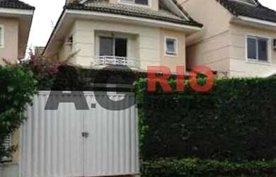 Imagem: A casa em condomínio possui 4 Dormitórios, 5 Banheiros, 3