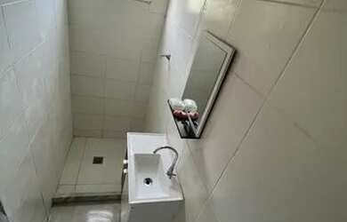 Imagem 5: Vendo ou alugo. Varanda, 1 Banheiroe1 Dormitório