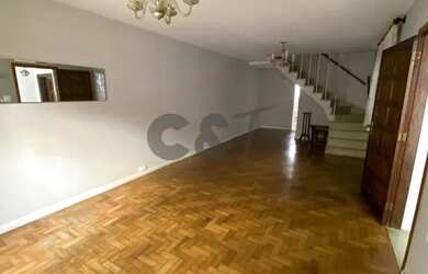 Imagem: A casa possui 3 Dormitórios, 2 Banheiros, 2 Vagas na garagem