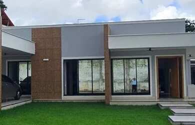 Imagem: A casa em condomínio possui 4 Dormitórios, 3 Banheiros, 2