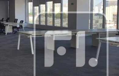 Imagem: O depósito possui 5 Vagas na garagem, 442m² de Área e está