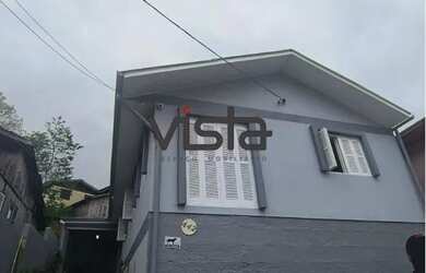 Imagem: A casa possui 4 Dormitórios, 2 Banheiros, 2 Vagas na garagem