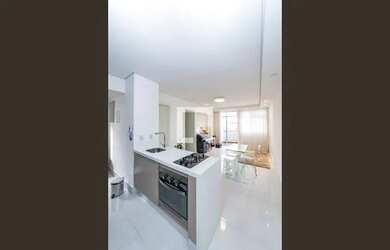 Imagem: O apartamento possui 1 Dormitório, 2 Banheiros, 1 Vaga na garagem