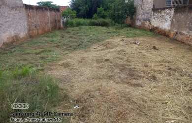 Imagem: O terreno possui 400m² de Área e está localizado em Loteamento