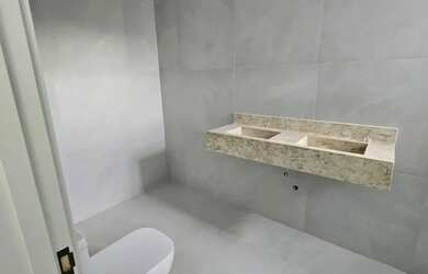 Imagem 15: Casa Duplex no Quinta das Marinas com 3 suítes sendo uma com closet área...