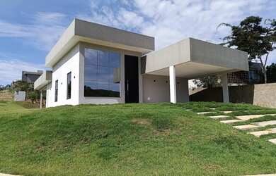 Imagem: A casa em condomínio possui 4 Dormitórios, 3 Banheiros, 2