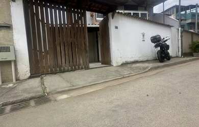 Imagem: A casa possui 2 Dormitórios, 1 Banheiro, 1 Vaga na garagem