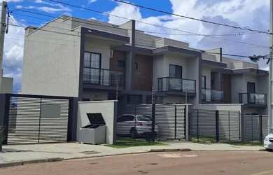 Imagem: A casa possui 3 Dormitórios, 3 Banheiros, 1 Vaga na garagem