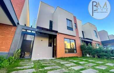 Imagem: A casa possui 3 Dormitórios, 2 Banheiros, 3 Vagas na garagem