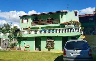 Imagem: A casa possui 3 Dormitórios, 5 Banheiros e 230m² de Área