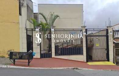 Imagem: A casa possui 2 Dormitórios, 2 Banheiros, 2 Vagas na garagem