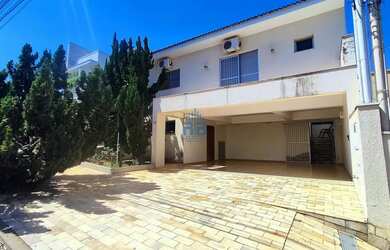 Imagem: A casa em condomínio possui 4 Dormitórios, 3 Banheiros, 3