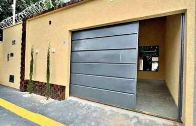 Imagem: A casa possui 2 Dormitórios, 2 Banheiros, 2 Vagas na garagem