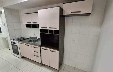 Imagem: O apartamento possui 2 Dormitórios, 1 Banheiro, 1 Vaga na garagem