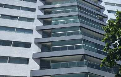 Imagem: O apartamento possui 4 Dormitórios, 3 Banheiros, 2 Vagas na