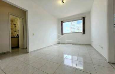 Imagem: O apartamento possui 1 Dormitório, 1 Banheiro, 1 Vaga na garagem