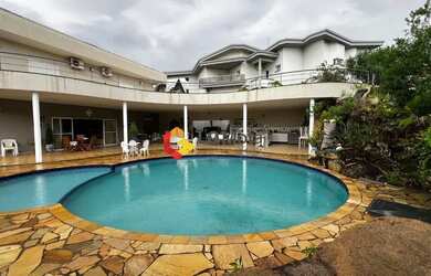 Imagem: A casa em condomínio possui 5 Dormitórios, 5 Banheiros, 5