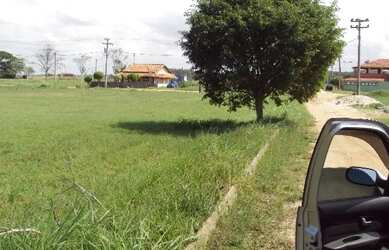 Imagem: O terreno possui 300m² de Área e está localizado em Porto