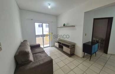 Imagem: O apartamento possui 1 Dormitório, 1 Banheiro, 1 Vaga na garagem