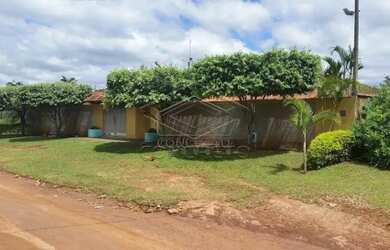 Imagem: A casa possui 3 Dormitórios, 3 Banheiros, 3 Vagas na garagem