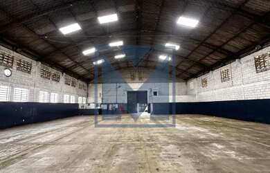 Imagem: O depósito possui 5 Vagas na garagem e 1250m² de Área e está