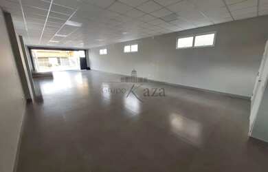 Imagem: O depósito possui 3 Vagas na garagem, 130m² de Área e está