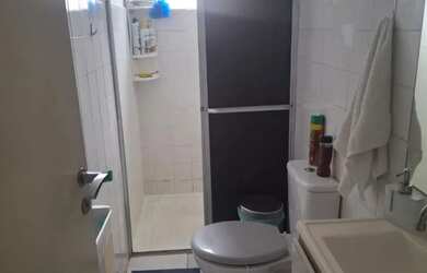 Imagem: A casa possui 2 Dormitórios, 1 Banheiro, 2 Vagas na garagem