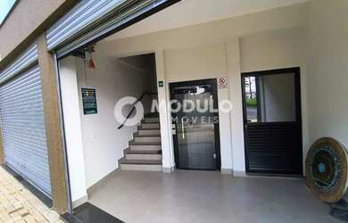 Imagem: O depósito possui 5 Vagas na garagem e 110m² de Área e está