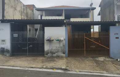 Imagem: A casa possui 5 Dormitórios, 4 Banheiros, 4 Vagas na garagem